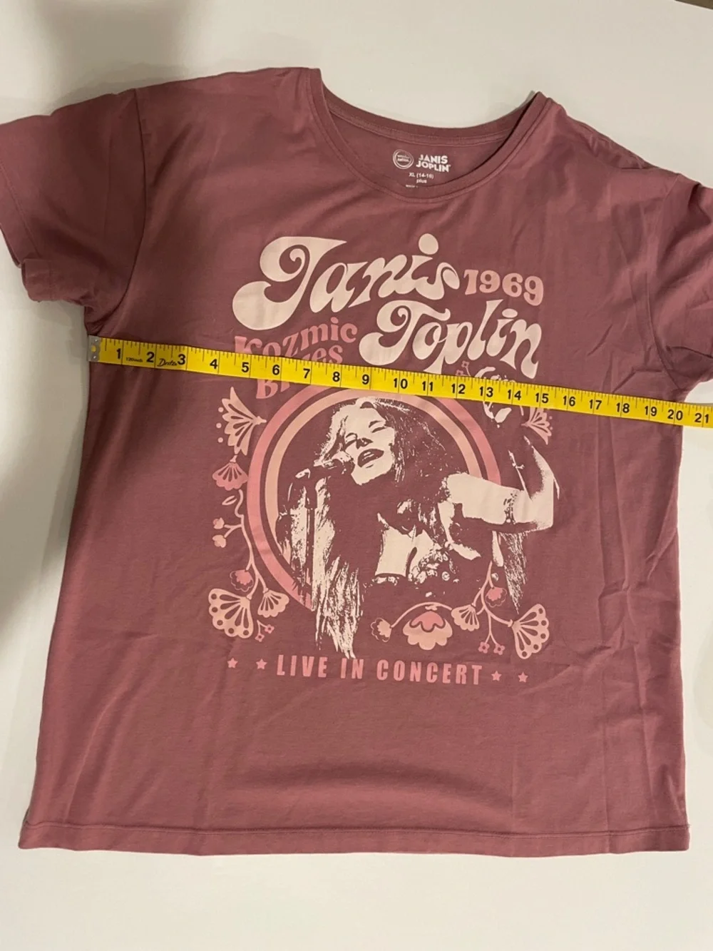 Wonder Nation Janis Joplin Graphic Tee in Mauve